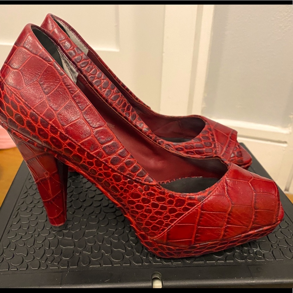 Max Studio Pumps